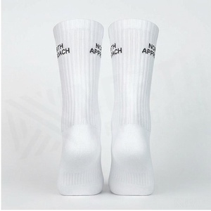 Chaussettes de sport blanches pour adultes, respirantes, en coton, pour la course à pied, usage quotidien estival, couleur unie, design tricoté - Product Image 2