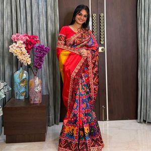 Sari Patola de Seda Tejido a Mano de Primera Calidad con Diseños Modernos, Lagadi Patta con Borde de Zari Tejido y Borlas de Royal Export - Product Image 4
