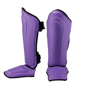 Protège-tibias de football professionnels en cuir PU avec cadre métallique, légers, absorbant les chocs, durables et à coque extérieure flexible - Product Image 1