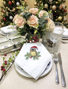 Venta al por mayor de algodón personalizado búho bordado servilleta de tela de Navidad servilleta Hemstitch cena servilleta boda hogar restaurante vacaciones uso - Product Image 3