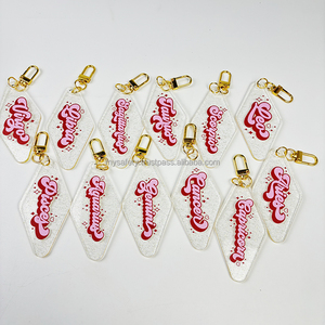Low MOQ Customized Vintage Acrylic Diamond Heart Carabiner Hotel Motel <b>Keychain</b> <b>Personalized</b> Fashion Trend Gravure Printing - Product Image 1