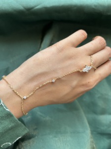 แหวนเพชร ทองคำขาว 14k มอยส์ซาไนต์ทรงรีและทรงมรกต เครื่องประดับหรูหรา ความงดงามเหนือกาลเวลา ระยิบระยับ ทนทาน ทันสมัย - Product Image 2