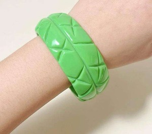 กำไลข้อมือเรซิ่นทำมือ เครื่องประดับแฟชั่นพรีเมียมสำหรับผู้หญิง ขายส่ง คุณภาพส่งออก พิมพ์ลายดิจิตอล สีพื้น TCE 80 กรัม - Product Image 3