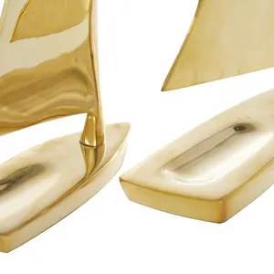 Juego de Tres Esculturas de Veleros de Metal Dorado, Decoración Náutica de Lujo para Mesa de Salón, Oficina y Casa de Playa - Product Image 2