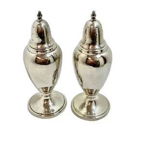 Salt and Pepper Shaker Set Simple Design Stainless Steel Silver Polished Kitchen Pepper Mills With High Quality Tabletop