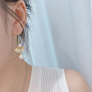 Pendientes Colgantes de Estilo Chino Retro Populares de Otoño, Conjunto de Joyería con Colgante de Concha, Abanico Hueco, Concha de Madre, Tentación - Product Image 4