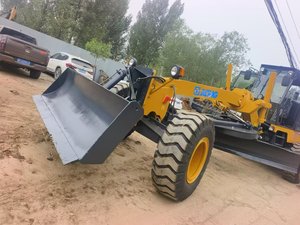 Niveleuse robuste bien entretenue avec transmission de type ZF, vitesse maximale de 38 km/h et rotation à 360° °   Rotation de la lame pour des travaux de nivellement polyvalents - Product Image 5