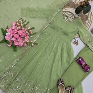 AARIKA TEXTILE Lehenga Choli en soie froissée lourde avec broderie et sequins, entièrement cousu, de créateur, longueur ras du sol, coupe ample, été - Product Image 5
