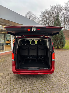 Mercedes Benz V250d Style AHK, Furgoneta de Pasajeros Ejecutiva Diésel de Lujo con 7 Asientos y Luces LED, MPV Espacioso y Confortable para Viajes Familiares y de Negocios - Product Image 3