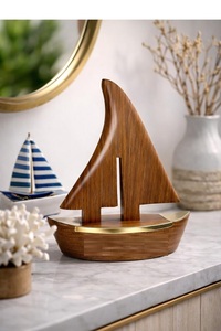 Décoration artisanale en bois sculpté en forme de voilier - Product Image 4