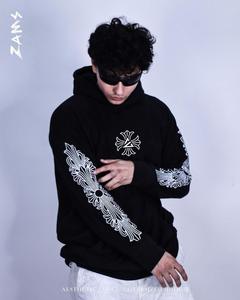 Sudadera con Capucha Negra Unisex ZAMS, Corte Regular, Colección Streetwear Techwear, Diseño con Bolsillo Frontal, Ropa de Invierno, Algodón Lavado con Ácido - Product Image 4