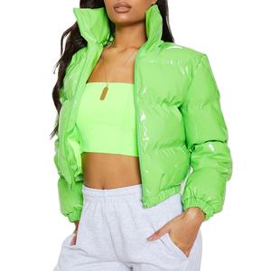 Chaqueta acolchada de invierno con burbujas de manga larga recortada brillante verde neón para mujer - Product Image 1