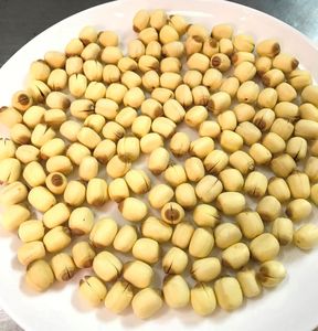 Excellente qualité pour le thé, à consommer après mélange avec de l'eau. Graines de lotus entières séchées, extrêmement riches en nutriments, graines de lotus brutes en vrac. - Product Image 5