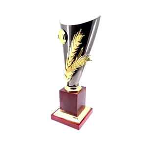 Base de madera para premio de reconocimiento a la excelencia empresarial con diseño de hoja y acabado metálico - Product Image 1