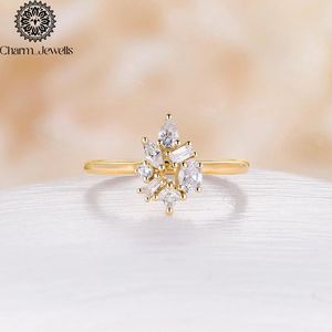 Anillo de Compromiso de Plata con Baño de Oro Rosa y Moissanita en Forma de Flor para Mujer, Corte Cojín, Engaste de Garras, Certificado IGI, Clásico, de Charm_Jewells - Product Image 3