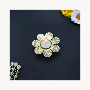 Porte-bougie décoratif en métal, design élégant et moderne, pour la maison, les mariages et les centres de table. - Product Image 1