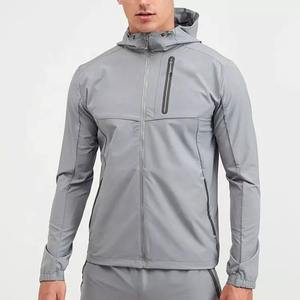 Chaqueta Deportiva Impermeable y Cortavientos con Capucha para Hombre, Ligera, Corte Regular, Informal, para Exteriores, con Logotipo Frontal - Product Image 6