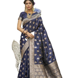 Kanchipuram Saree en soie Tenue de soirée Mariage indien Dernier créateur Banarasi Sari en coton et soie avec chemisier Vêtements pour dames Grossiste Apparelgarment - Product Image 1