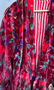 เสื้อคลุมกำมะหยี่พิมพ์ลายนกแบบกลับด้านได้ แขนยาว ไซส์ฟรี ผ้าฝ้าย ปิดด้วยเข็มขัด ขายดีที่สุดสำหรับทุกเพศ - Product Image 4