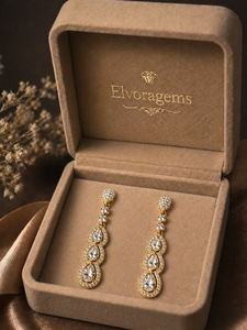Pendientes Clásicos de Mujer Chapados en Oro de 18K, Diseño de Lágrima con Cristales de Corte Pera y Diamantes de Imitación, Joyería de Boda ELVORA GEMS - Product Image 6
