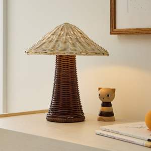 Lampe de table en rotin naturel, faite à la main au Vietnam, éclairage décoratif durable, idéale pour la maison et l'aménagement de boutiques. - Product Image 4