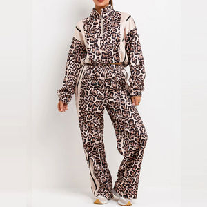 Survêtement à capuche personnalisé en tissu solide pour femme, sublimation, écologique, séchage rapide, doublure respirante, pour l'entraînement et les événements - Product Image 4