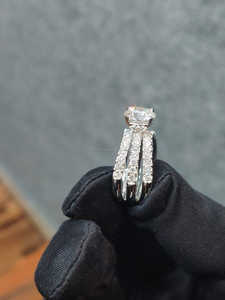 Anillo de Diamantes de Corte Redondo de Lujo en Oro Blanco, Elegante Joya de Compromiso para Mujer, Diseño Personalizado Fino, Estilo de Alta Calidad Premium - Product Image 3