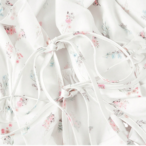 เสื้อสายเดี่ยวผู้หญิงสีขาวลายดอกไม้ แต่งระบาย สายสปาเก็ตตี้ ผูกด้านหน้า ทรงเปปลัม แขนกุด ใส่สบายๆ สำหรับฤดูร้อน ผ้าโพลีเอสเตอร์ 100% ทรงพอดีตัว - Product Image 5