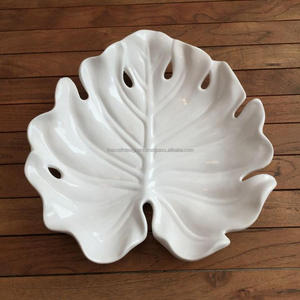 Plat et assiette à feuilles en émail blanc Café Restaurants Restauration Plateaux en émail Sûr aux aliments Plateau de service en métal de haute qualité Prix bon marché - Product Image 1