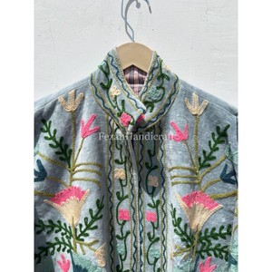 Chaqueta Suzani de Terciopelo Gris, Bordado Uzbeko, Chaqueta Corta Unisex con Forro Interior de Algodón, Chaqueta Boho Chic, Regalos para Mujer - Product Image 4
