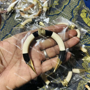 Colgante de Hueso de Cuerno de Búfalo, Estilo Boho Combinado, Inspirado en la Moda, Realista y Auténtico, Accesorios de Joyería de Moda, Hecho a Mano en India - Product Image 1