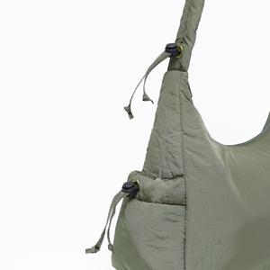 Sac à bandoulière Crinkle Premium Fashion avec fermeture éclair, sangle réglable, rangement multi-poches, résistant à l'eau, grand format pour voyage et extérieur - Product Image 3