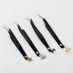 Pinzas para pestañas rosas con dijes de fresa y cereza, punta suave de acero inoxidable de precisión para aplicación de pestañas - Product Image 5