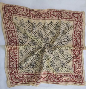 Pañuelo Cuadrado de Algodón Orgánico con Estampado Artesanal, Diseño Floral Indio, Hecho a Mano, Regalo para Mujer, Primavera Verano - Product Image 2