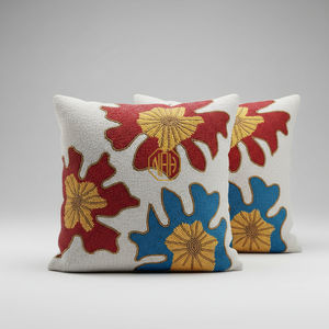 Funda de Almohada Cuadrada de Poliéster 100% con Estampado Floral a Rayas Rojas y Amarillas, Adornada y Bordada a Mano, Personalizable - Product Image 1