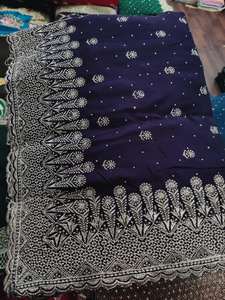 Exquisito Sari de Seda Vichitra con Borde de Zari y Pedrería, Combinado con Blusa a Juego - Elegancia Redefinida para Adultos - Product Image 2