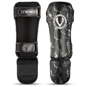 สนับแข้งหนังสีดำ Venomous Black Thunder สำหรับ MMA มวยไทย คิกบ็อกซิ่ง ฝึกซ้อม - อุปกรณ์ป้องกันระดับมืออาชีพ ปรับขนาดได้ - Product Image 1
