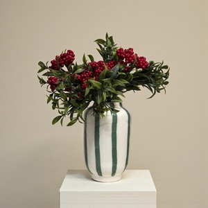 Elegante Jarrón de Cerámica Blanco con Diseño de Rayas Verdes Pintadas a Mano, Acabado Brillante y Acento Moderno para Decoración de Hogar de Lujo - Product Image 4