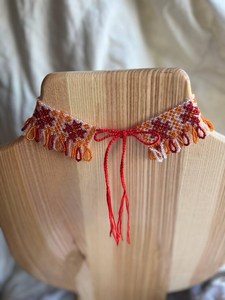 Elegante Collar de Gargantilla con Cuentas Estilo Bohemia para Mujer, con Diseño de Borlas en Rojo y Naranja, Estilo Personalizado por UO INDIA - Product Image 6