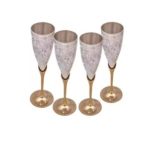 Copa de Vino de Metal Hecha a Mano, Cáliz Grabado, Copa para Beber Vintage con Acabado Antiguo, Elegante Vajilla para Bar, Decoración de Mesa para Bodas, Regalo - Product Image 5