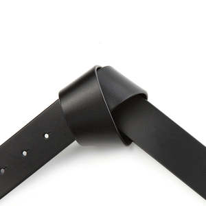 Cinturón de Cuero de Grano Completo para Hombre con Hebilla Metálica, Logotipo Personalizado, Proveedor Mayorista, Hecho en Pakistán - Product Image 3