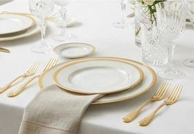 Fourchette classique en acier inoxydable finition or avec poignée confortable, idéale pour les repas quotidiens et les services de table sobres - Product Image 6