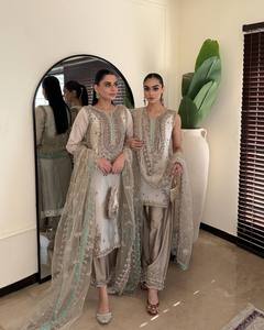 Elegante Conjunto de Palazzo y Dupatta de Diseño Indio con Bordado a Mano para Fiestas, Eid y Bodas, Traje de Palazzo a Precio de Mayoreo - Product Image 6