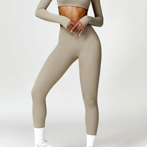 Haut court dos nu à manches longues pour femme, léger et extensible, idéal pour le yoga et la gym, avec legging assorti - Product Image 3