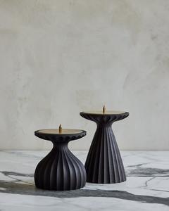 Ensemble de bougeoirs modernes noirs cannelés en fonte, texture côtelée, support pour bougies coniques, centre de table minimaliste pour salle à manger, décoration intérieure - Product Image 2