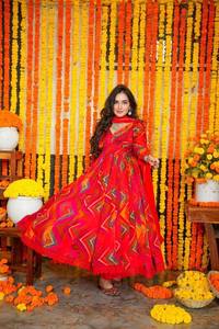 Vestido Anarkali de chifón para fiesta, diseño de diseñador, con estampado digital y encaje elegante, con falda y dupatta de chifón. - Product Image 3