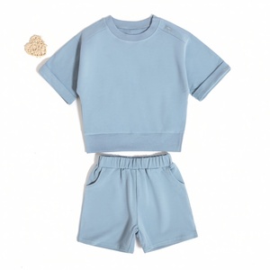 Survêtement d'été en coton pour enfants, sweat-shirt à manches courtes et col rond et short à taille élastique, ensemble décontracté - Product Image 5