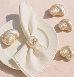 Élégant porte-serviettes en coquillage perlé, accent de table pour dîners familiaux et réunions de Noël, idéal pour cadeaux événementiels au Vietnam - Product Image 3