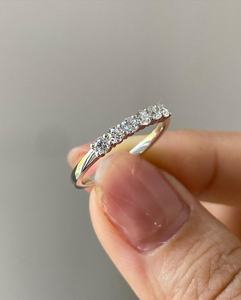 Bague demi-éternité minimaliste en or massif 14 carats avec diamants CVD ronds pour femme, cadeau surprise pour anniversaire ou fête pour partenaires - Product Image 1