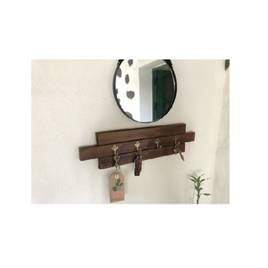Porte-clés en bois raffiné pour l'organisation domestique, conçu pour des entrées bien rangées avec une sophistication décorative - Product Image 1